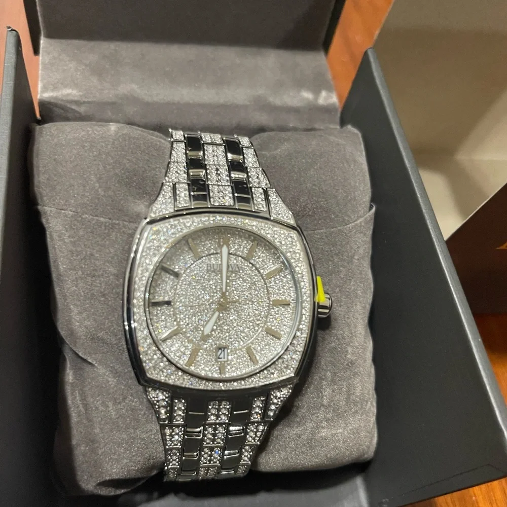 LUXURY BULOVA WATCH - Picture 2 of 4